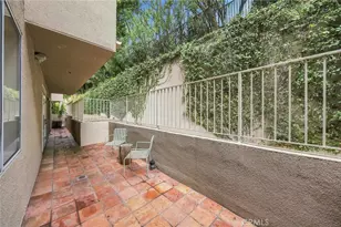 2222 N Beachwood Dr, Los Angeles, CA 90068 - Photo 26
