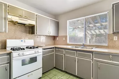 8344 Bermuda Court, Fontana, CA 92335 - Photo 10