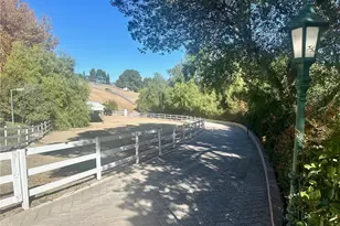 16418 Cambria Estates Ln, Canyon Country, CA 91387 - Photo 28