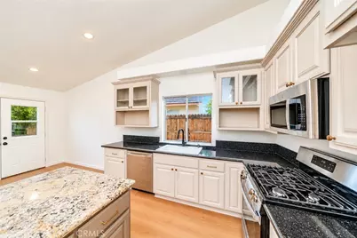 2882 Pleasant Court, Rialto, CA 92376 - Photo 10