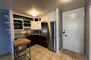 320 S Gramercy Pl, Los Angeles, CA 90020 - Photo 1