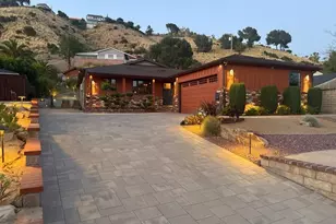 2746 N Kenneth Rd, Burbank, CA 91504 - Photo 1