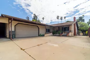 935 Crescent Dr, Vista, CA 92084 - Photo 1