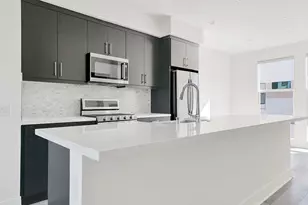 683 W 17th St, Costa Mesa, CA 92627 - Photo 1