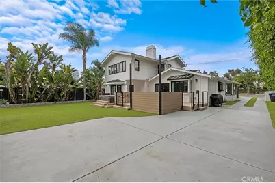 252 E 19th Street, Costa Mesa, CA 92627 - Photo 1