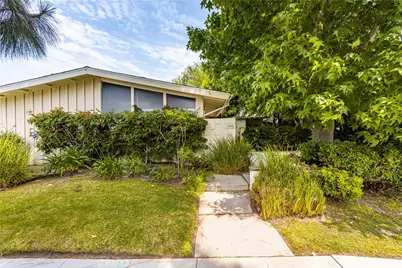 390 Peralta Avenue, Long Beach, CA 90803 - Photo 1