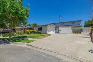 27204 Lakehurst Ave, Canyon Country, CA 91351 - Photo 1