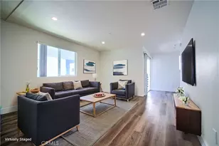 1425 S New Hampshire Ave, Los Angeles, CA 90006 - Photo 1