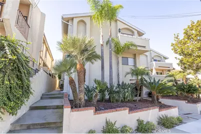 107 S Helberta Avenue #4, Redondo Beach, CA 90277 - Photo 1