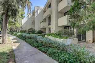 8400 De Longpre Ave, West Hollywood, CA 90069 - Photo 1