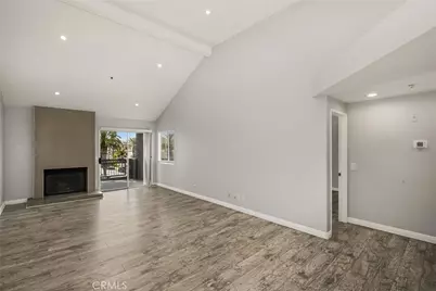 310 Lake Street #301, Huntington Beach, CA 92648 - Photo 1