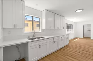 10527 S Wilton Pl, Los Angeles, CA 90047 - Photo 1