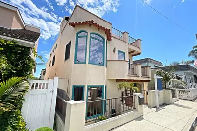 450 31st Street, Hermosa Beach, CA 90254 - Photo 1