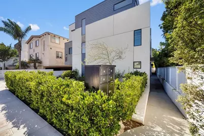 615 Aviation Way, Manhattan Beach, CA 90266 - Photo 1