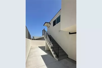 7728 1/2 Laurel Canyon Boulevard, North Hollywood, CA 91605 - Photo 1