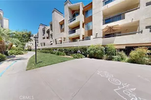 5550 Owensmouth Ave, Woodland Hills, CA 91367 - Photo 1