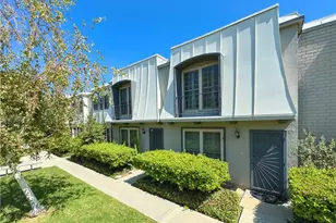 22103 Oxnard St, Woodland Hills, CA 91367 - Photo 1
