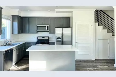 14019 Vanowen Street #104, Van Nuys, CA 91405 - Photo 1