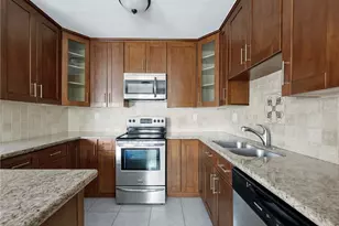 18547 Collins St, Tarzana, CA 91356 - Photo 1