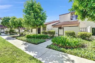 18136 Oxnard St, Tarzana, CA 91356 - Photo 1