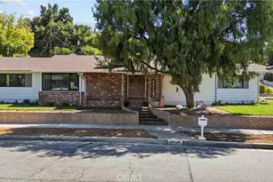 23626 Neargate, Newhall, CA 91321 - Photo 1