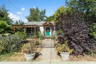 587 Vine St, Oak View, CA 93022 - Photo 1