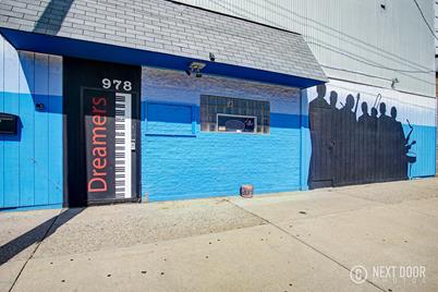 978 Pine Street - Photo 1