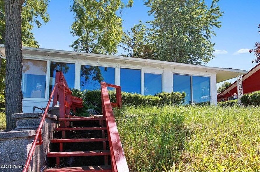 47021 Lake View Ave, Michiana, MI 49117