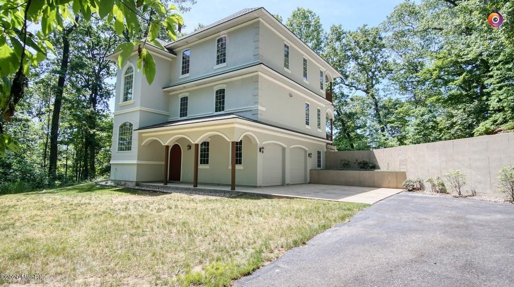 6036 River Ridge Dr, Hamilton, MI 49419