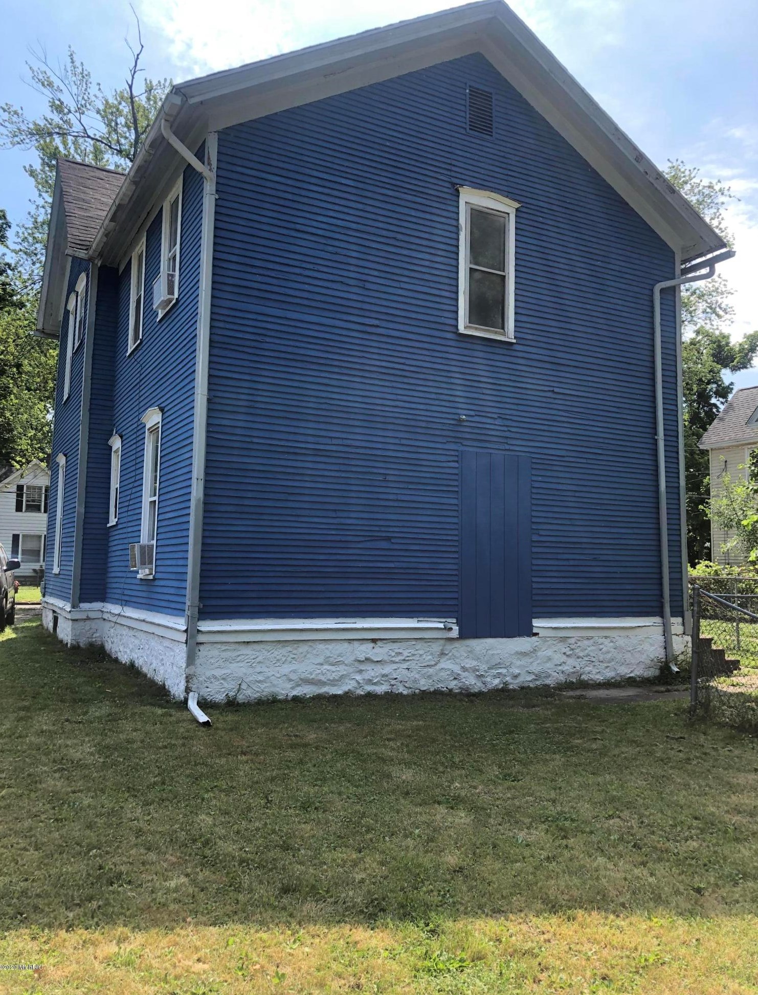 132 Bates St, Jackson, MI 49202-3602