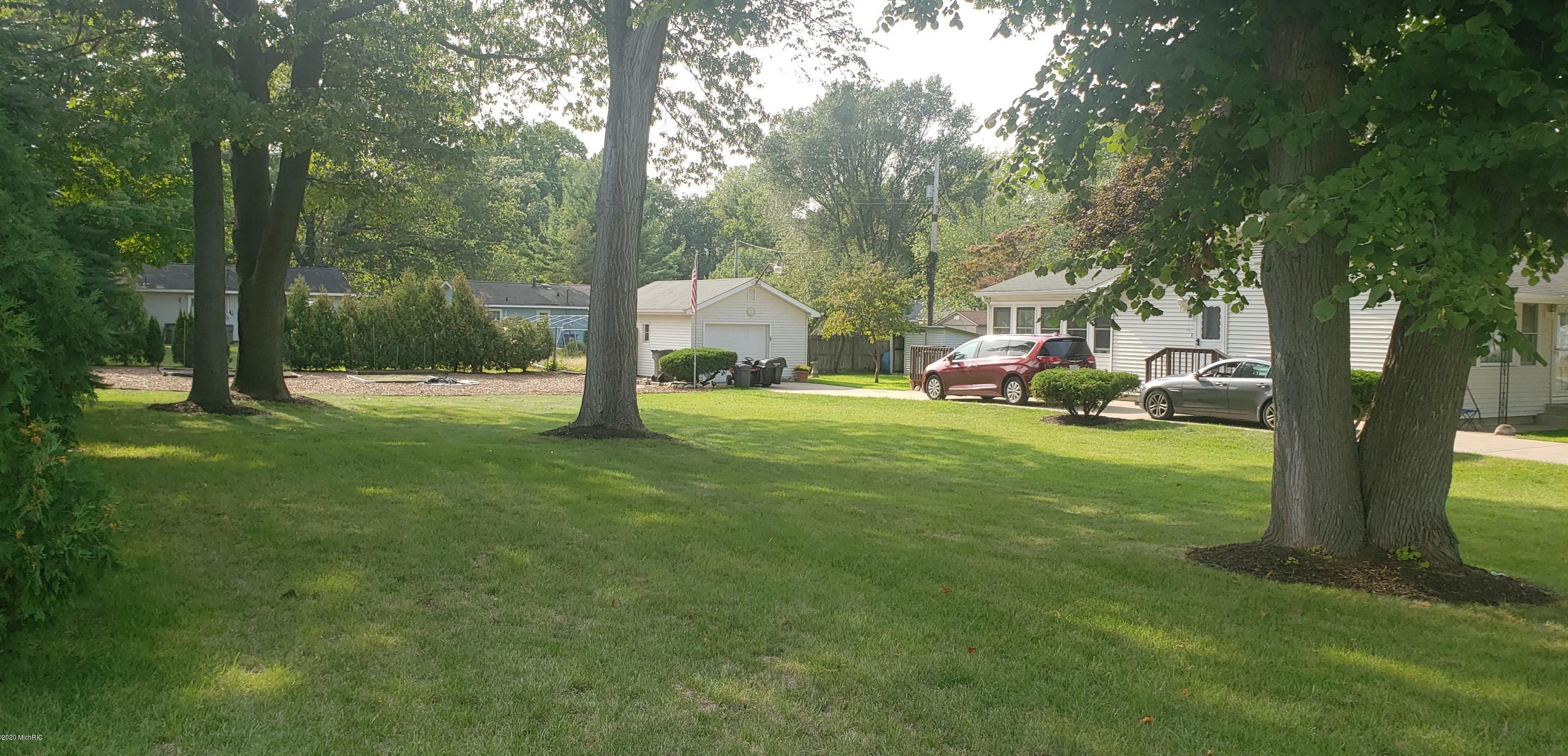 20 Eagle St, Michiana, MI 49117-1227