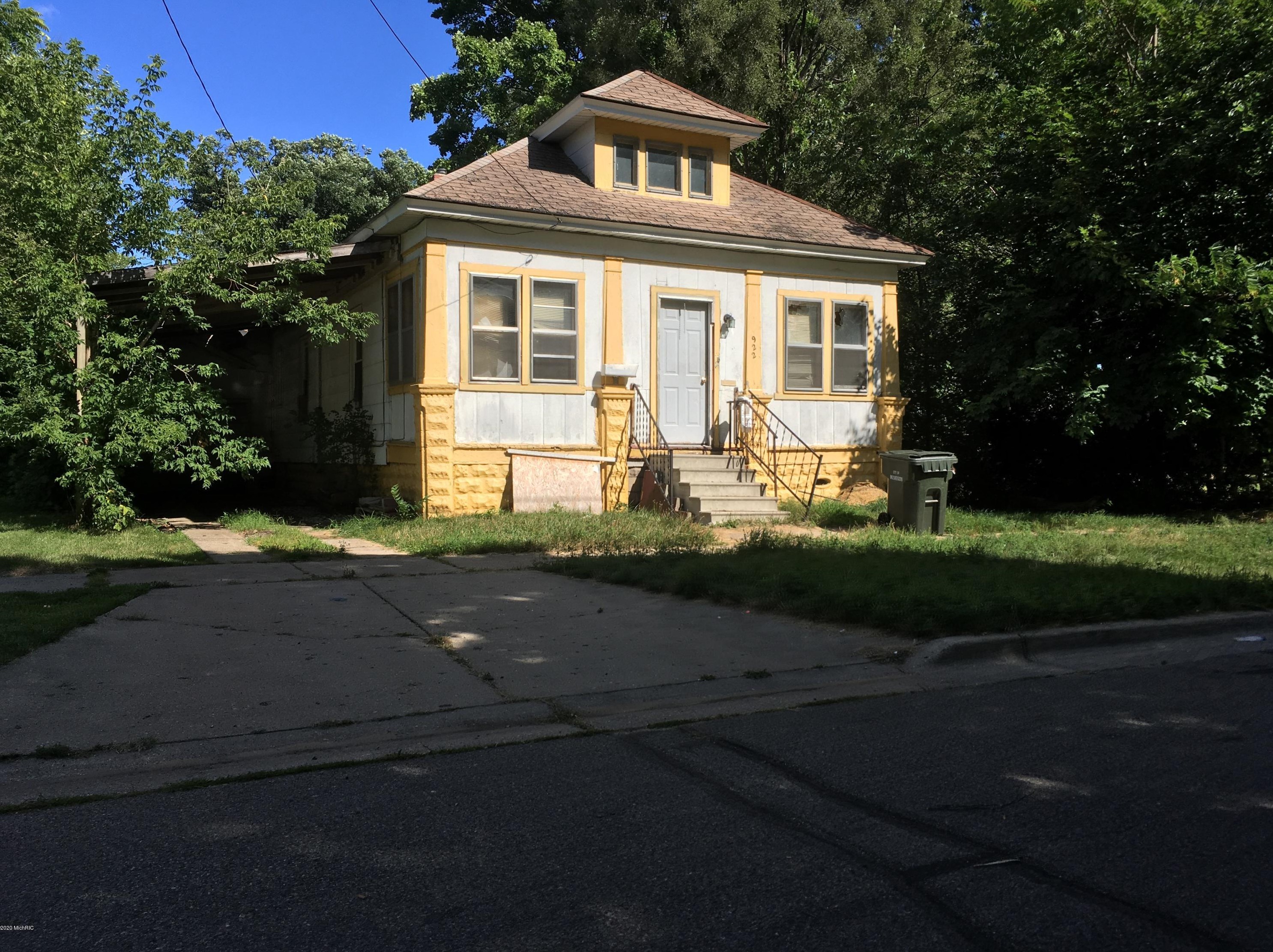 922 Emerald St, Meskegon, MI 49442-3268