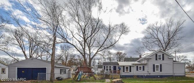 518 Douglas St, Bronson, MI 49028-1006