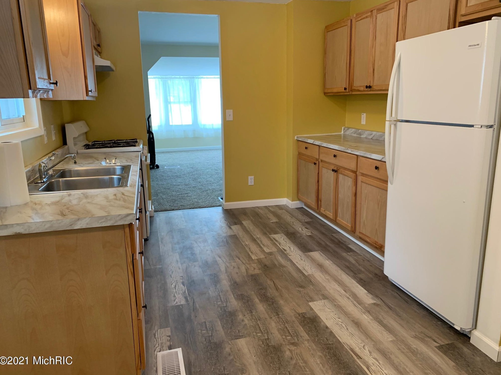 202 W 1st St, Marion, MI 49665