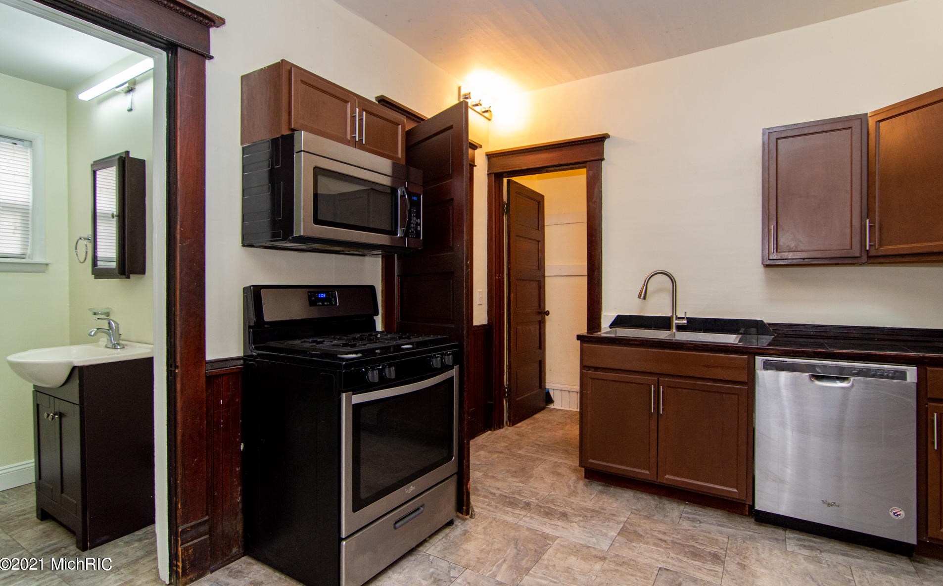 7 5 St, Niles MI 49120-2414 exterior