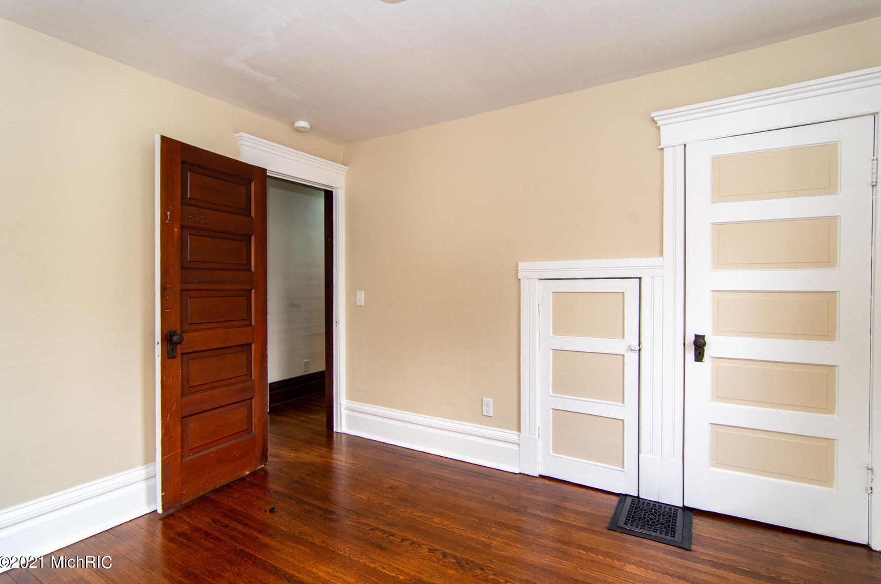 7 5 St, Niles MI 49120-2414 exterior