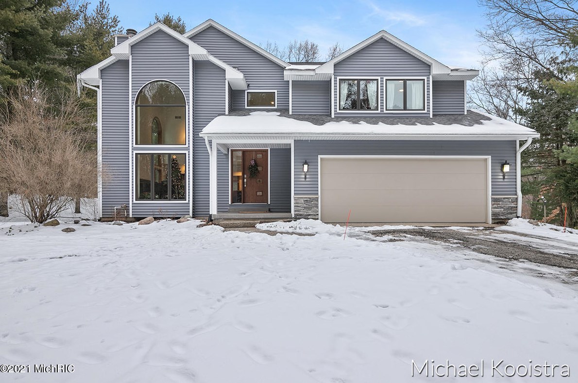 10100 Deer Creek Dr, Ada, MI 49301-9150