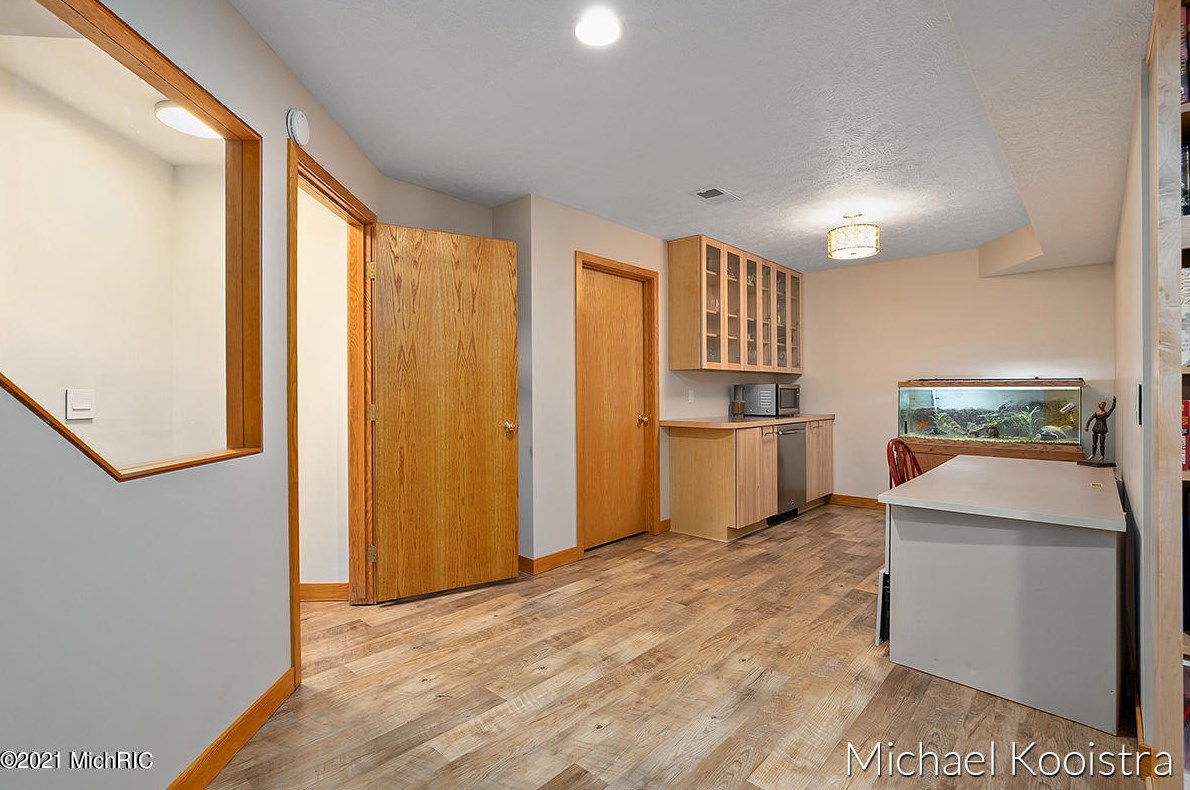 10100 Deer Creek Dr, Ada MI 49301-9150 exterior