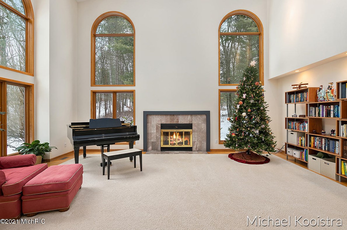 10100 Deer Creek Dr, Ada MI 49301-9150 exterior