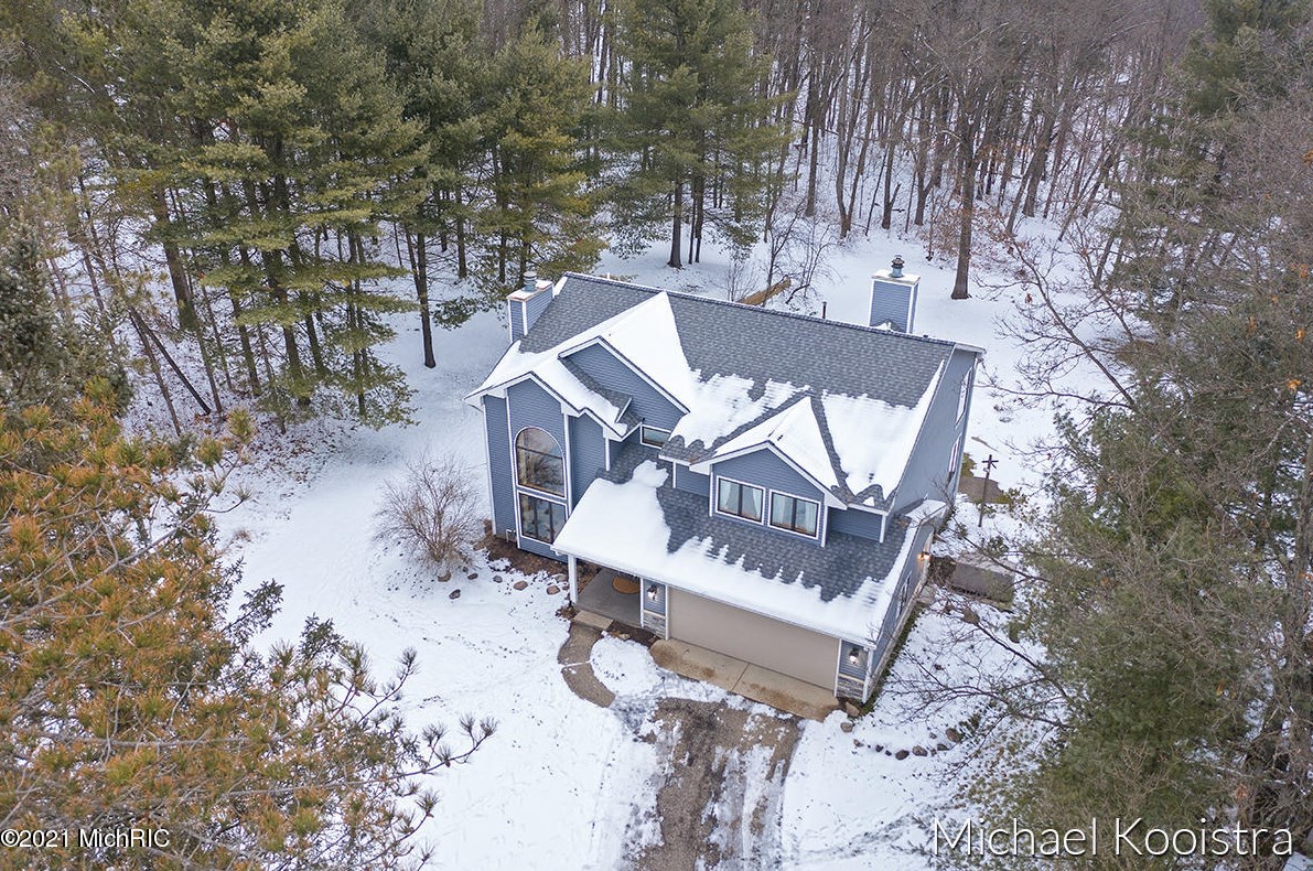 10100 Deer Creek Dr, Ada MI 49301-9150 exterior