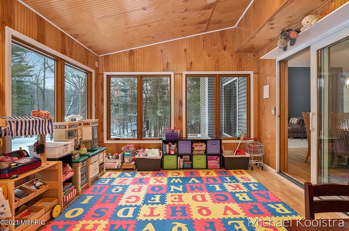 10100 Deer Creek Dr, Ada MI 49301-9150 exterior