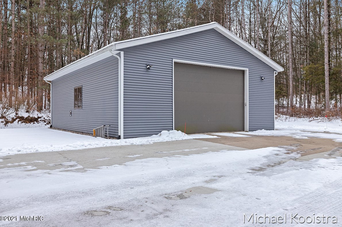 10100 Deer Creek Dr, Ada MI 49301-9150 exterior