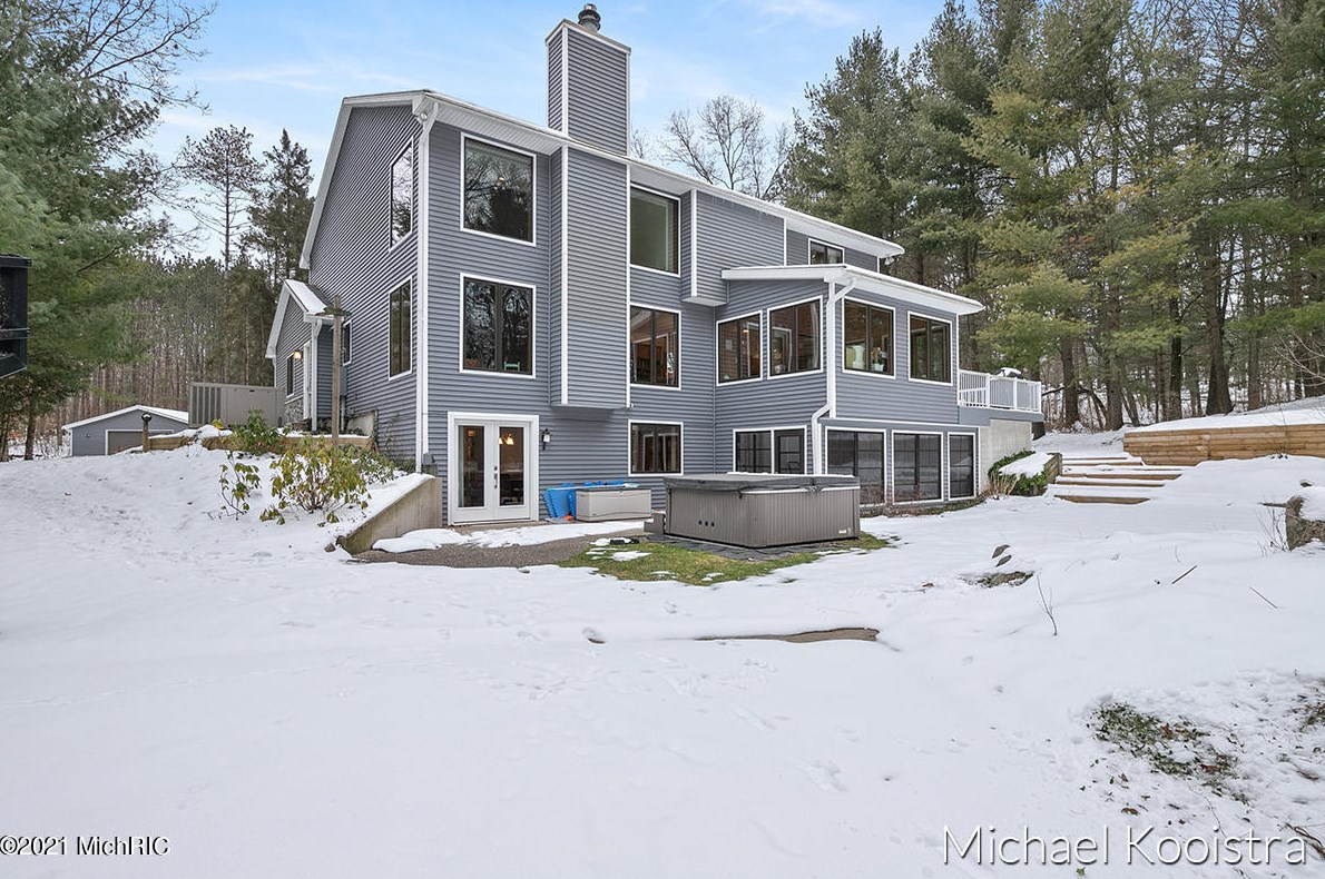 10100 Deer Creek Dr, Ada MI 49301-9150 exterior