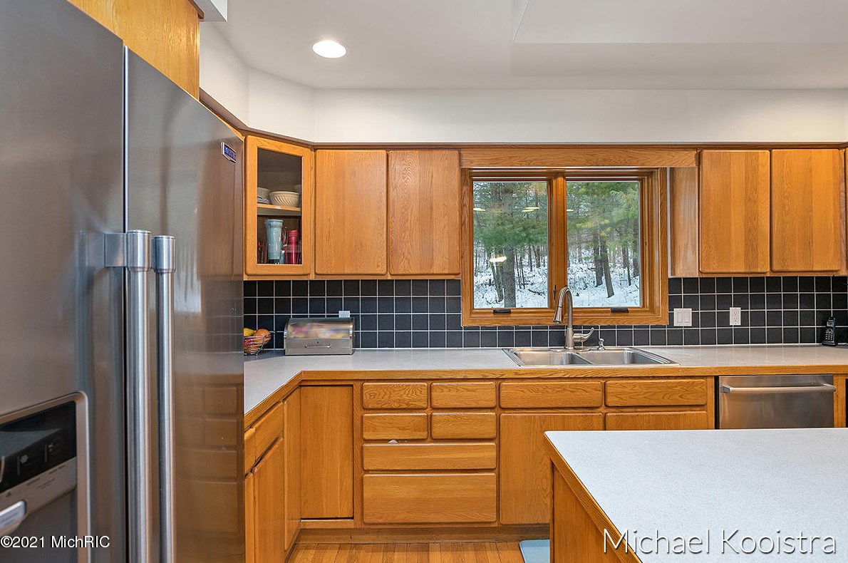 10100 Deer Creek Dr, Ada MI 49301-9150 exterior