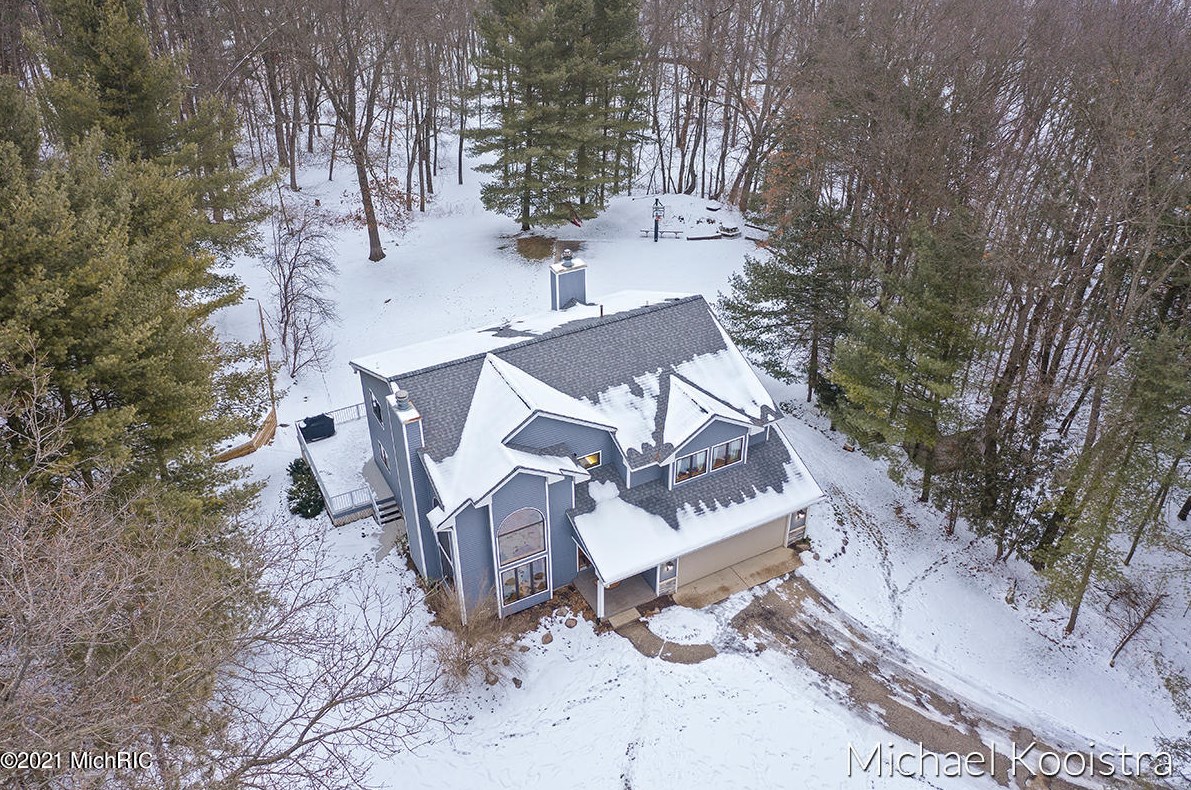 10100 Deer Creek Dr, Ada MI 49301-9150 exterior