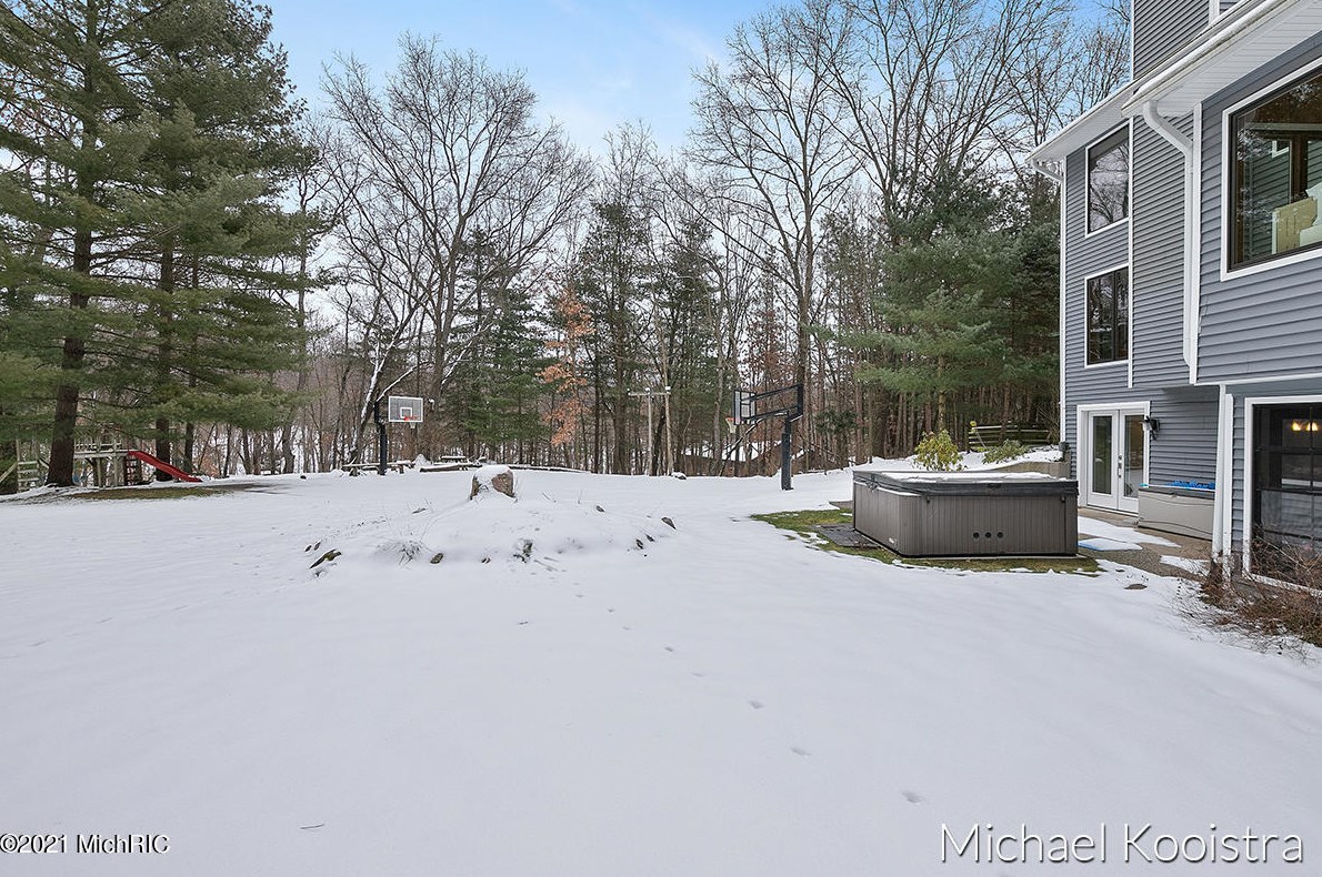 10100 Deer Creek Dr, Ada MI 49301-9150 exterior