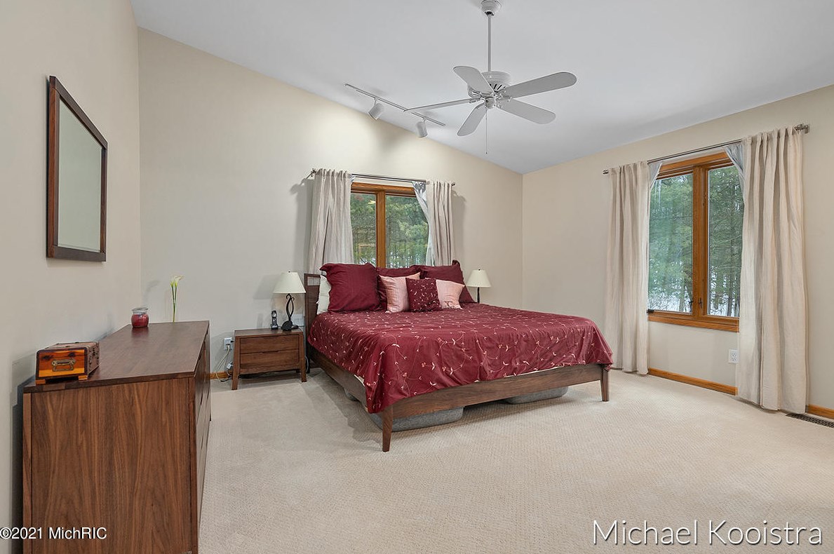 10100 Deer Creek Dr, Ada MI 49301-9150 exterior