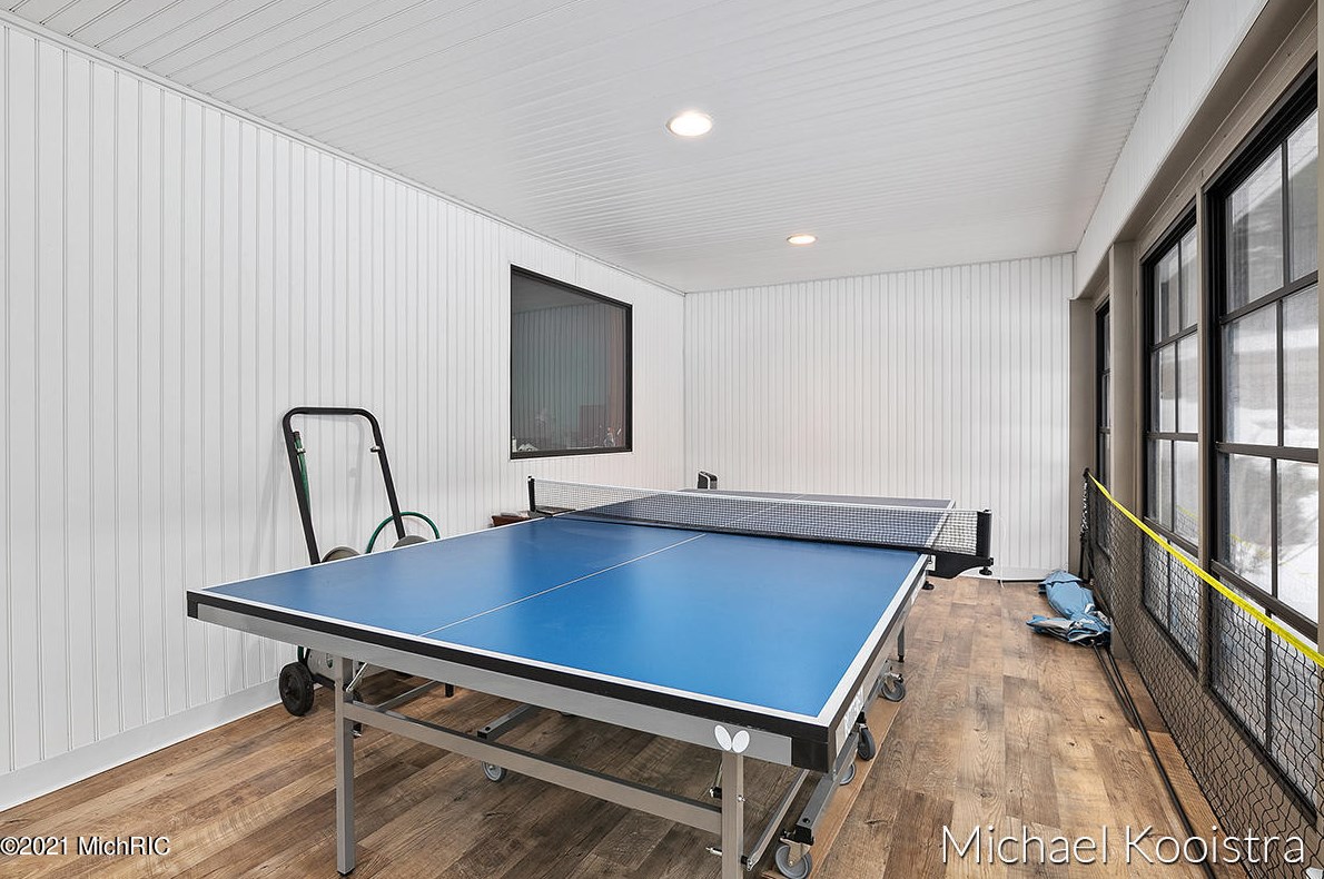 10100 Deer Creek Dr, Ada MI 49301-9150 exterior