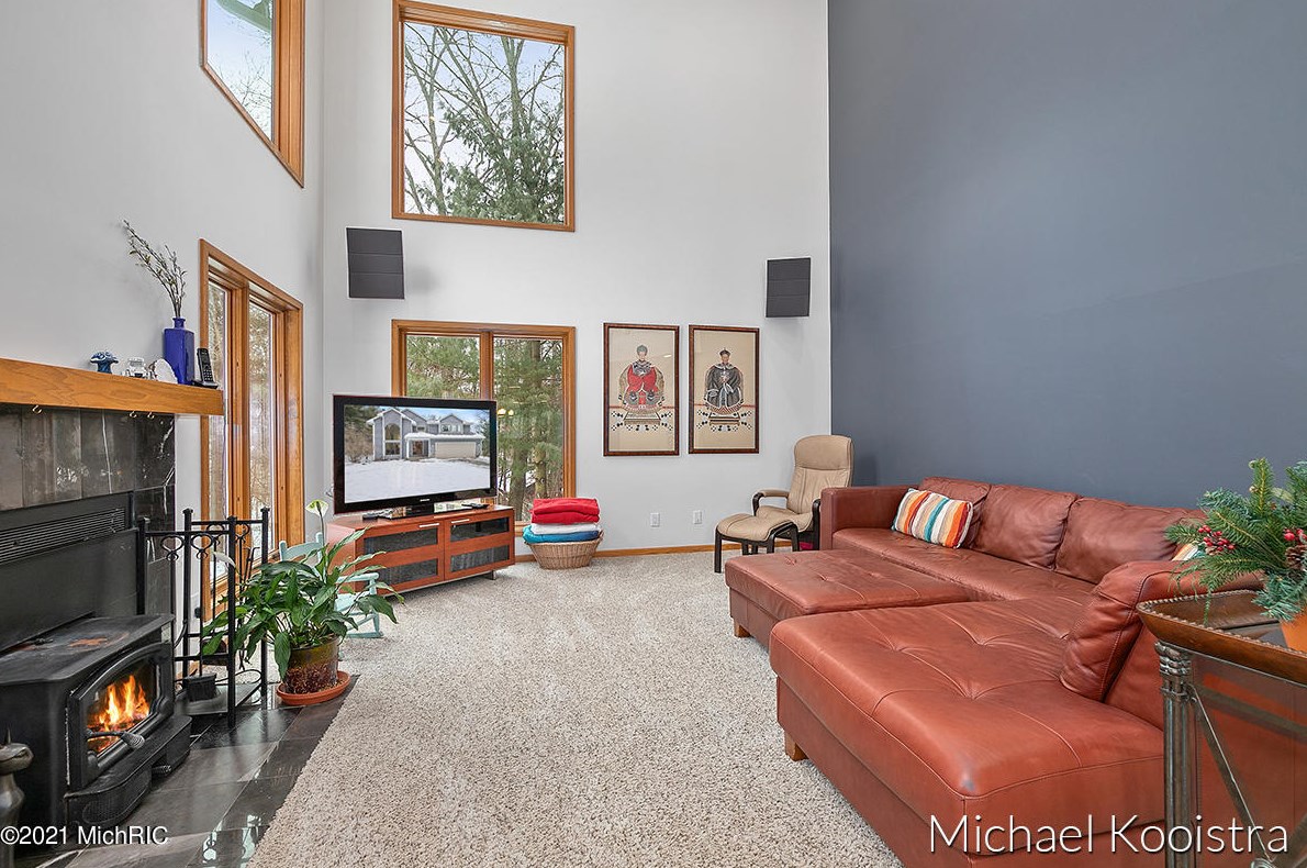 10100 Deer Creek Dr, Ada MI 49301-9150 exterior