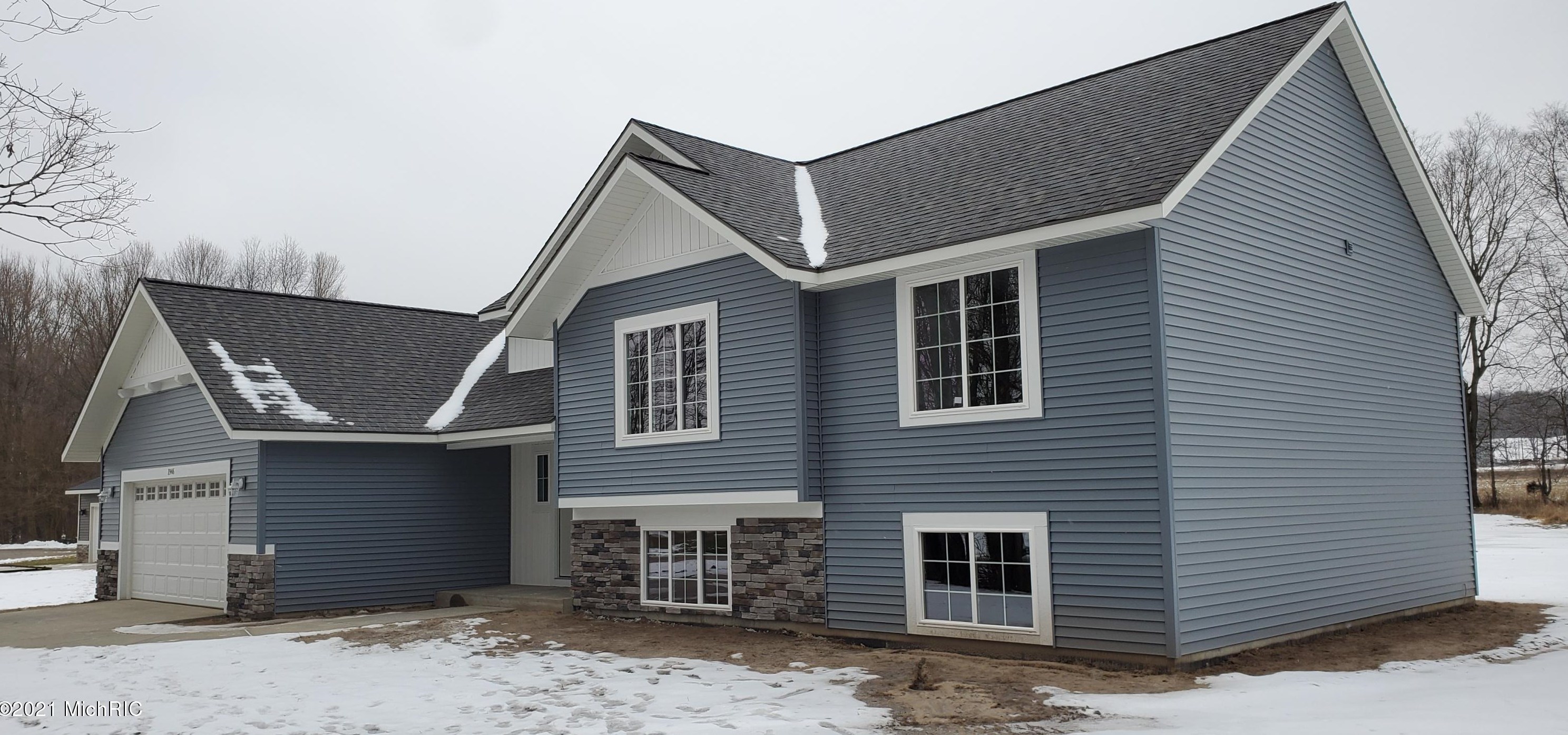 1946 Cygnet Dr, Otsego, MI 49078-9696